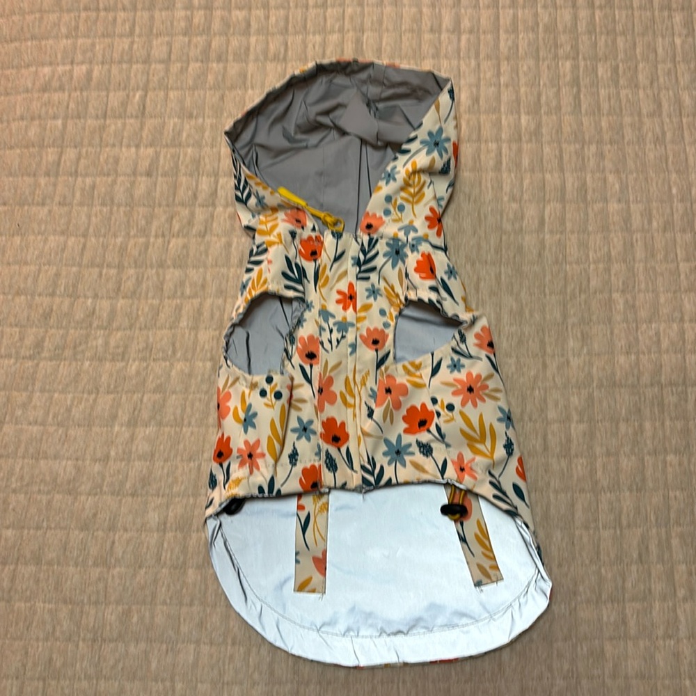 🌼 {FINAL SALE} Sniff & Bark Yellow Floral Reversible Zoomies Rain Vest™ - Picture 10 of 12